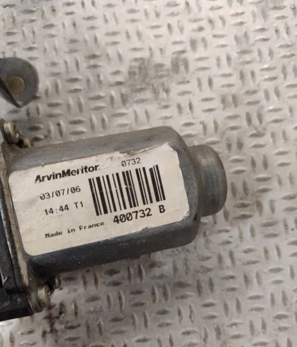 Mecanisme  moteur lève-glace avant droit Renault CLIO II (BB_, CB_) 1.2 (bb0a, bb0f, bb10, bb1k, bb28, bb2d, bb2h, cb0a,