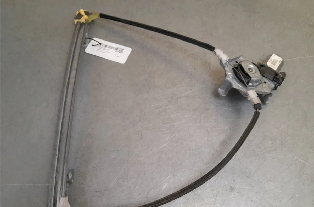 Mecanisme  moteur lève-glace avant droit Renault CLIO II (BB_, CB_) 1.5 dci (b-cb07) (2001-2009) 3 portes occasion