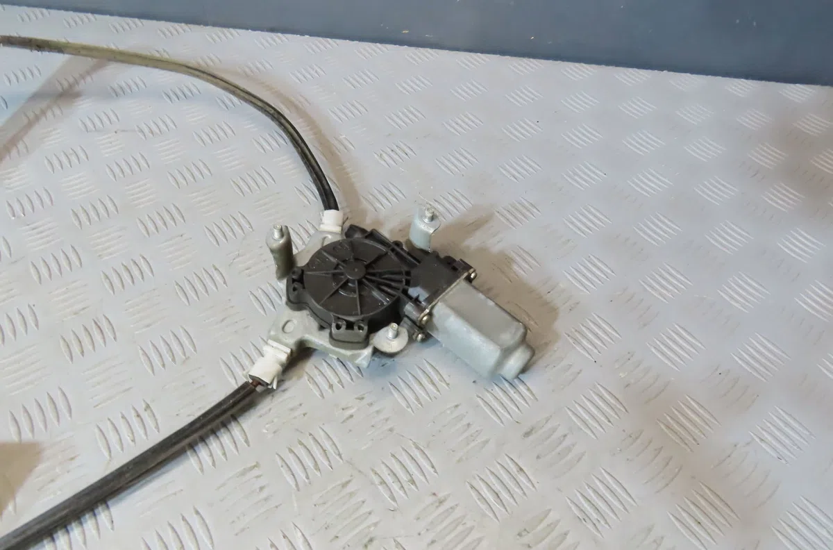 Mecanisme  moteur lève-glace avant droit Renault CLIO II Camionnette - 3-5 portes (SB0-1-2_) 1.5 dci (2004) occasion