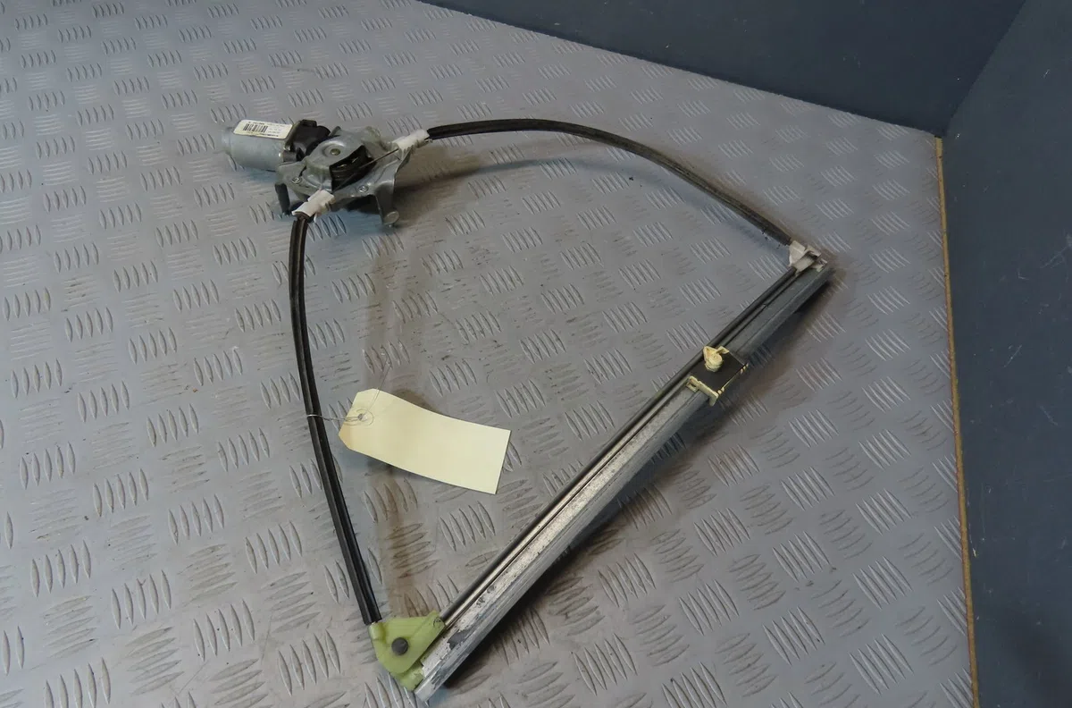 Mecanisme  moteur lève-glace avant droit Renault CLIO II Camionnette - 3-5 portes (SB0-1-2_) 1.5 dci (2004) occasion