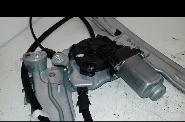 Mecanisme  moteur lève-glace avant droit Renault CLIO III (BR0-1, CR0-1) 1.2 16v (br02, br0j, br11, cr02, cr0j, cr11) (2