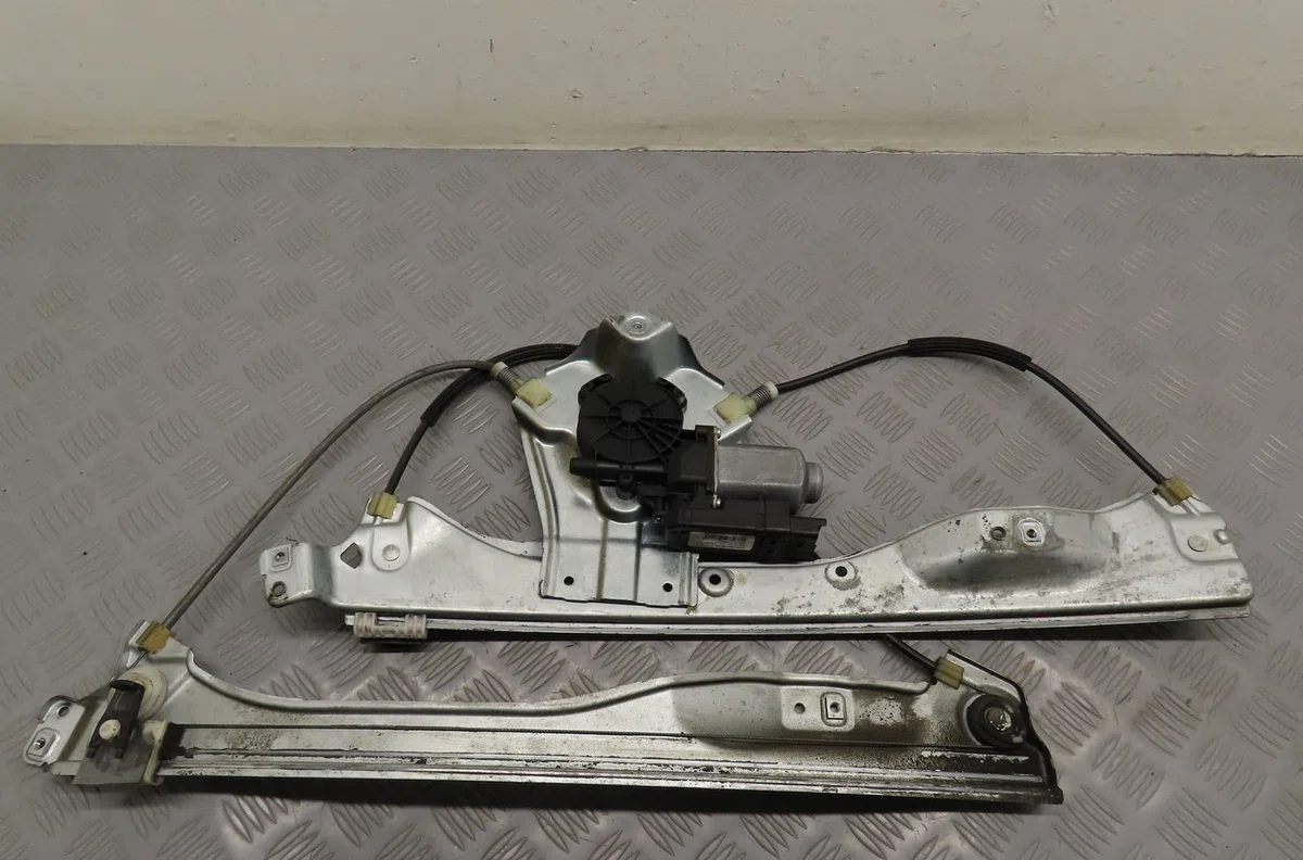 Mecanisme  moteur lève-glace avant droit Renault CLIO III (BR0-1, CR0-1) 1.5 dci (br17, cr17) (2005-2012) 5 portes occas
