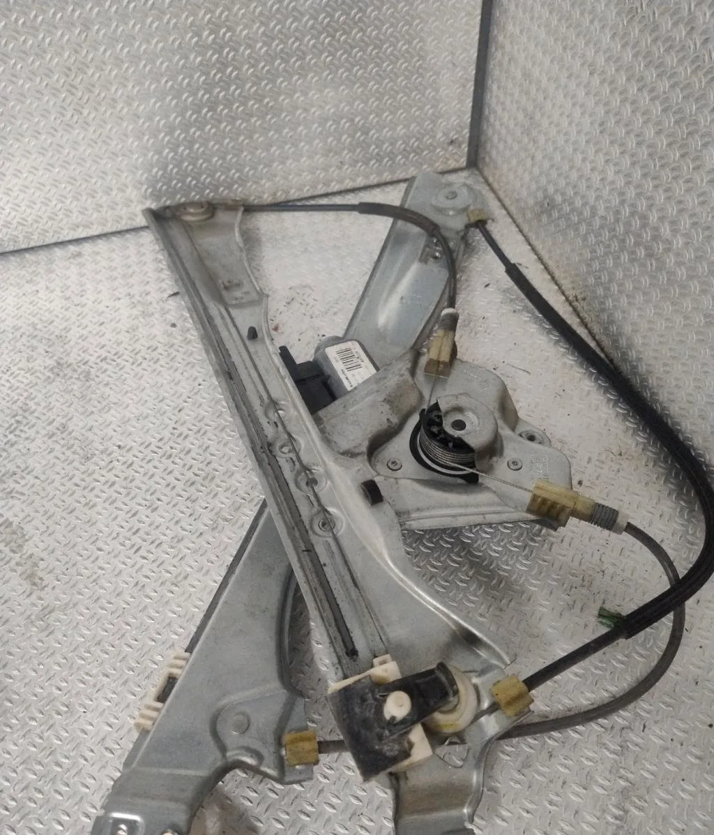 Mecanisme moteur lève-glace avant droit Renault CLIO III (BR0-1, CR0-1) 1.5 dci (br17, cr17) (2005-2012) 5 portes occas