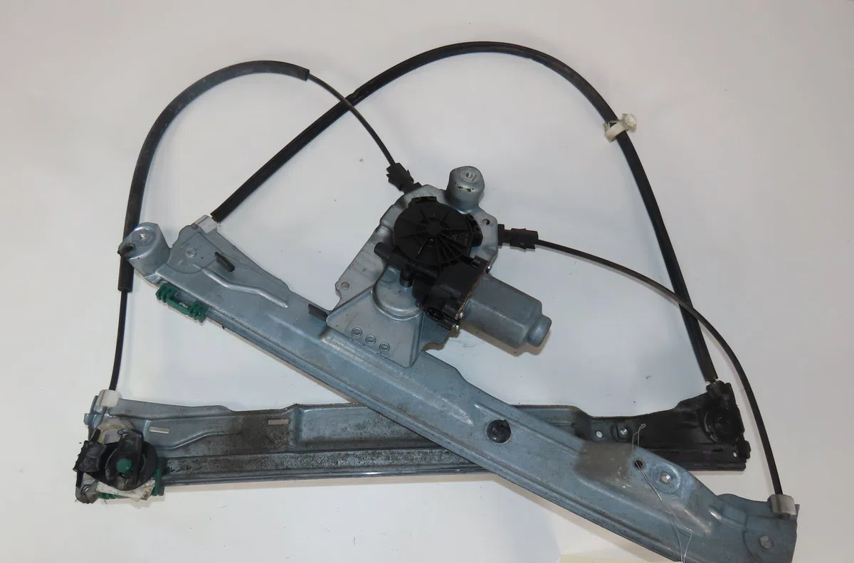 Mecanisme  moteur lève-glace avant droit Renault CLIO III (BR0-1, CR0-1) 1.5 dci (c-br0g, c-br1g) (2005-2012) 5 portes o
