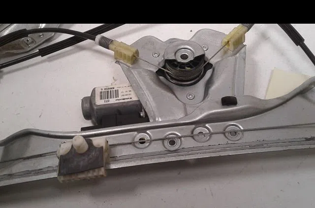 Mecanisme  moteur lève-glace avant droit Renault CLIO III (BR0-1, CR0-1) 1.6 16v (br05, br0b, br0y, br15, br1j, br1m, br