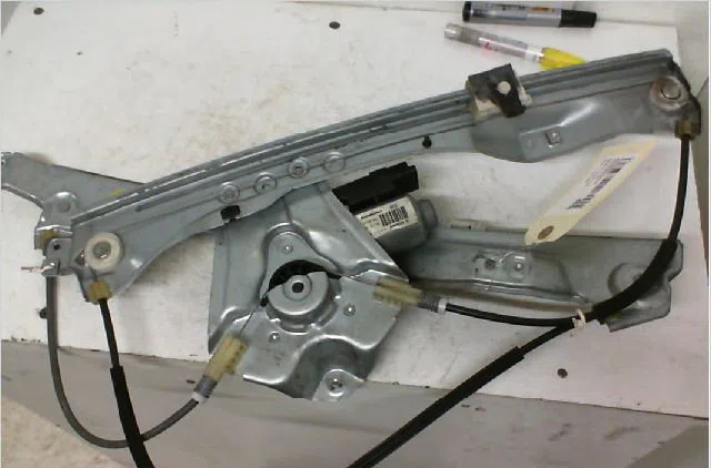 Mecanisme  moteur lève-glace avant droit RENAULT CLIO III Phase 1 09-2005--03-2009 1.5 DCI 85ch occasion