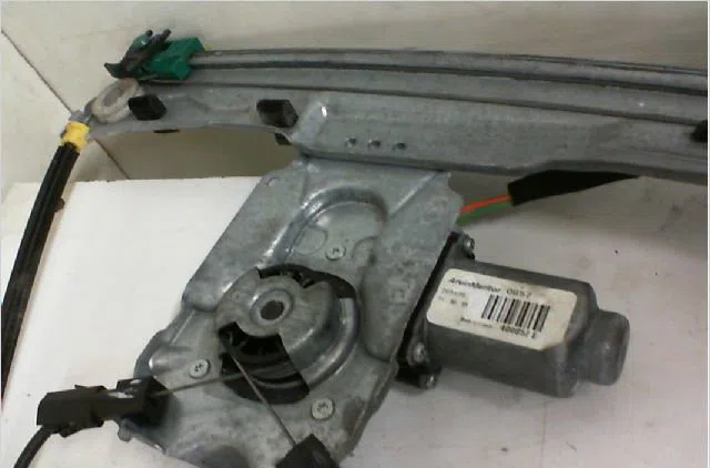 Mecanisme  moteur lève-glace avant droit RENAULT CLIO III Phase 2 03-2009--12-2014 1.5 DCI 75ch occasion
