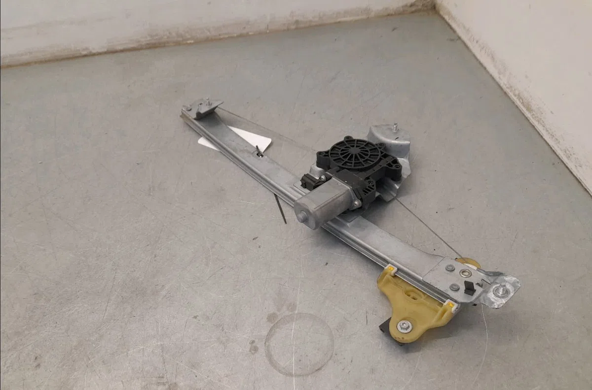 Mecanisme  moteur lève-glace avant droit Renault CLIO IV (BH_) 1.5 dci 75 (2012) 5 portes occasion