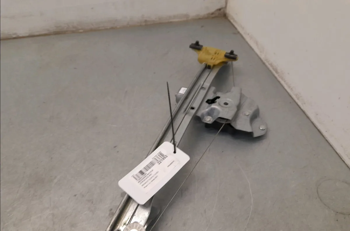 Mecanisme moteur lève-glace avant droit Renault CLIO IV (BH_) 1.5 dci 75 (2012) 5 portes occasion