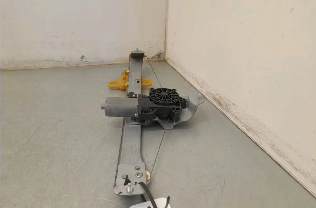 Mecanisme  moteur lève-glace avant droit Renault CLIO IV (BH_) 1.5 dci 90 (2012) 5 portes occasion
