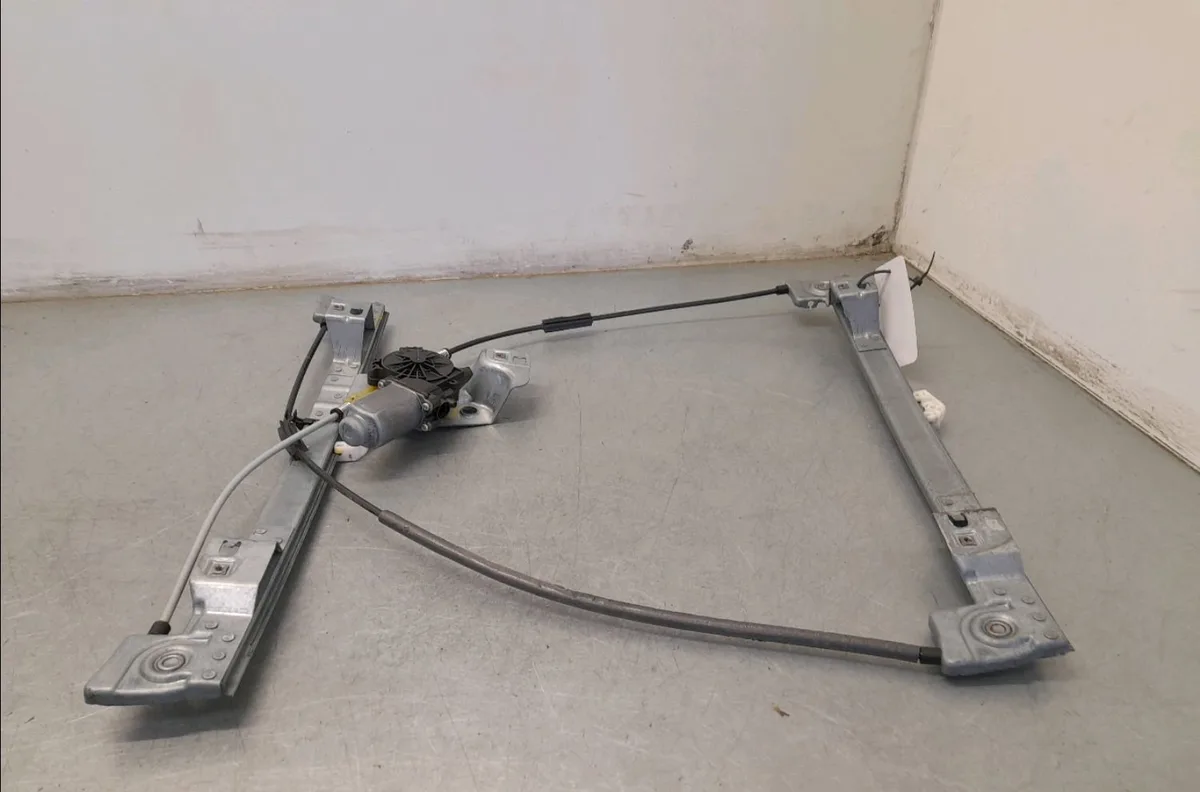 Mecanisme  moteur lève-glace avant droit Renault KANGOO - GRAND KANGOO II (KW0-1_) 1.5 dci 110 (kw0c, kw0h) (2010) occas