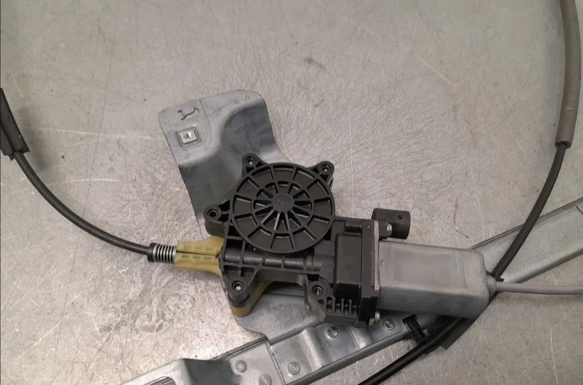 Mecanisme  moteur lève-glace avant droit Renault KANGOO - GRAND KANGOO II (KW0-1_) 1.5 dci 90 (kw05, kw08, kw0g, kw11) (