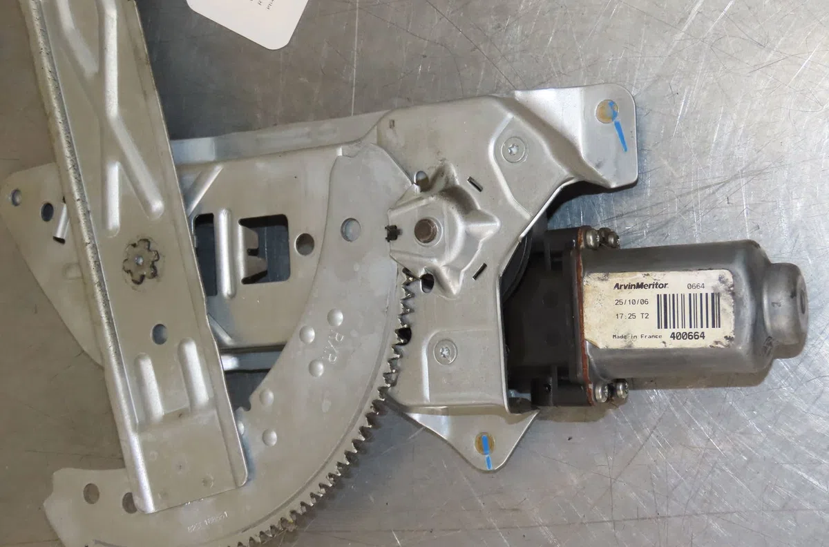 Mecanisme  moteur lève-glace avant droit Renault KANGOO (KC0-1_) 1.2 16v (kc05, kc06, kc03, kc0t, kc0w, kc1d) (2001) occ