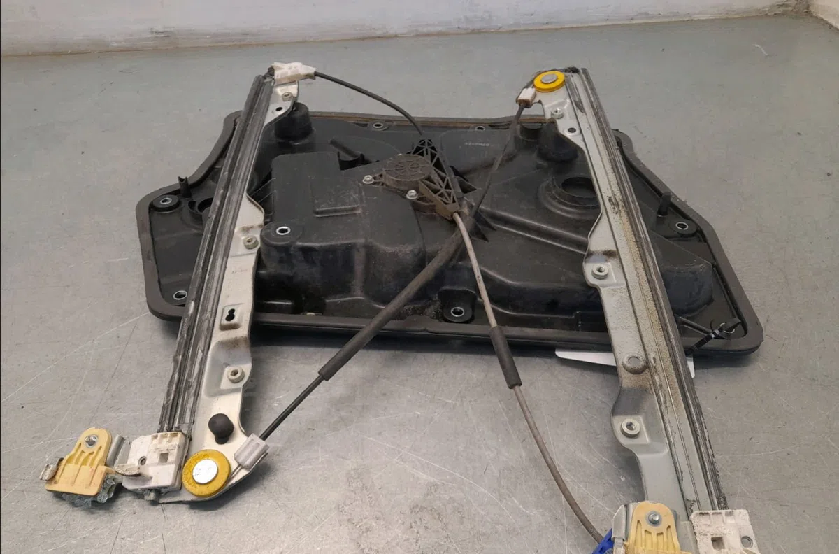 Mecanisme  moteur lève-glace avant droit Renault KOLEOS I (HY_) 2.0 dci 4x4 (hy0b) (2008) occasion