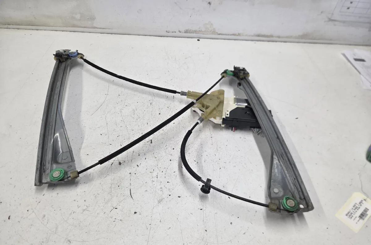 Mecanisme moteur lève-glace avant droit RENAULT LAGUNA 3 PHASE 3 BREAK occasion