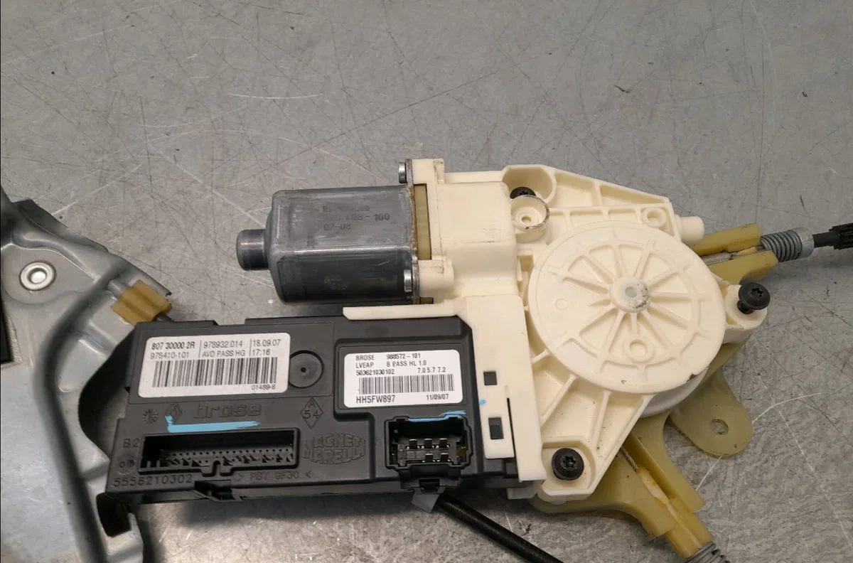 Mecanisme  moteur lève-glace avant droit Renault LAGUNA III (BT0-1) 2.0 dci (bt01, bt08, bt09, bt0e, bt0k, bt12, bt1c, b