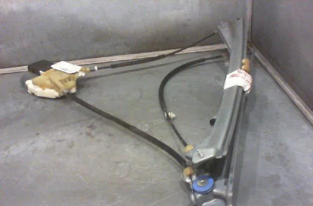 Mecanisme  moteur lève-glace avant droit Renault LAGUNA III (BT0-1) 2.0 dci gt (bt11, bt1e, bt1n) (2008-2015) occasion