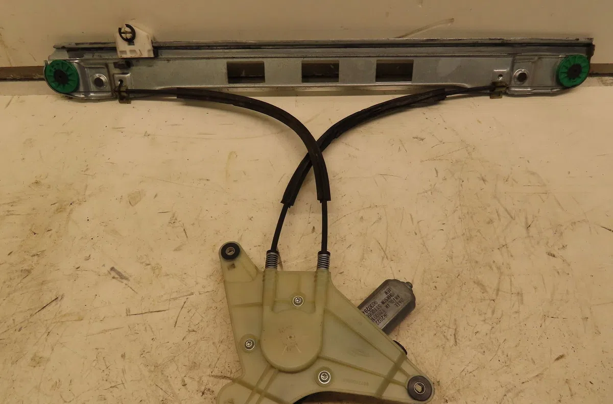 Mecanisme  moteur lève-glace avant droit Renault MASTER III Camion plate-forme-Châssis (EV, HV, UV) 2.3 dci 150 fwd (ev0