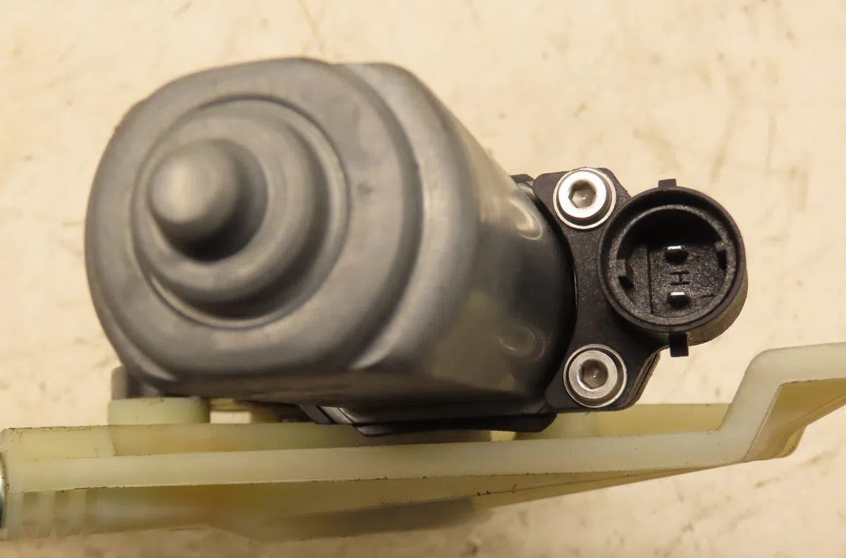 Mecanisme  moteur lève-glace avant droit Renault MASTER III Camion plate-forme-Châssis (EV, HV, UV) 2.3 dci 150 fwd (ev0