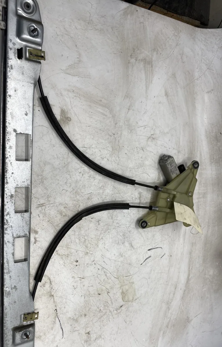 Mecanisme  moteur lève-glace avant droit Renault MASTER III Camionnette (FV) 2.3 dci 100 fwd (fv0a, fv0b, fv0g, fv0k, fv