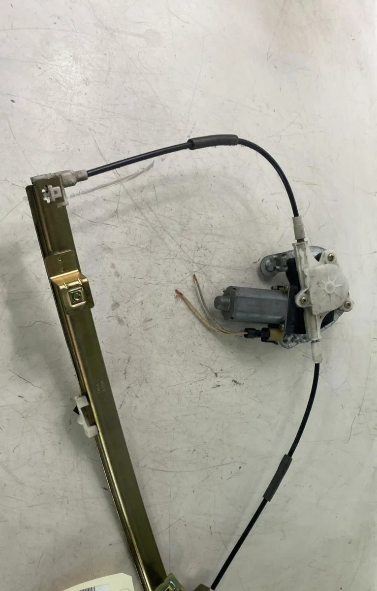 Mecanisme moteur lève-glace avant droit Renault MEGANE I (BA0-1_) 1.9 dti (ba08, ba0n) (1997-2001) occasion