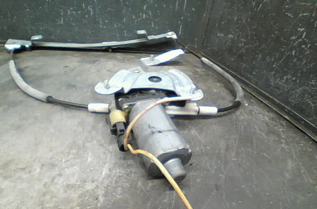 Mecanisme  moteur lève-glace avant droit Renault MEGANE I Coupé (DA0-1_) 1.9 dti (da0n) (1997-2001) occasion