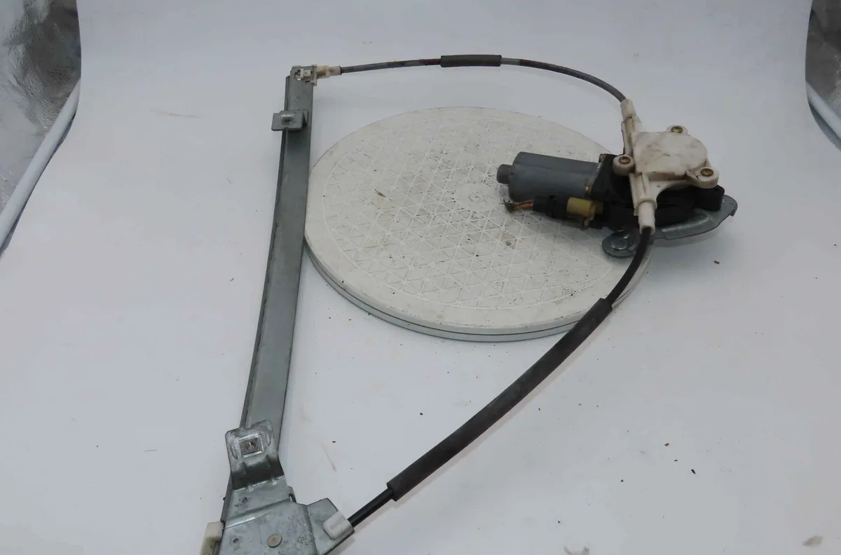 Mecanisme  moteur lève-glace avant droit RENAULT MEGANE  I occasion