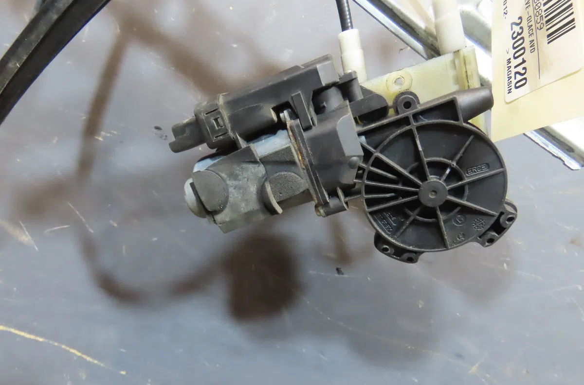 Mecanisme  moteur lève-glace avant droit Renault MEGANE II (BM0-1_, CM0-1_) 2.0 dci (2007-2008) occasion