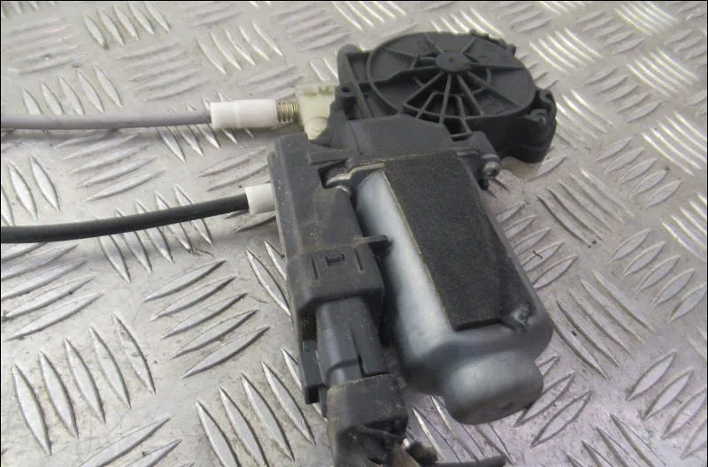 Mecanisme  moteur lève-glace avant droit Renault MEGANE II Break (KM0-1_) 1.9 dci (kmrg, km1g, km0g, km2c) (2003-2009) o