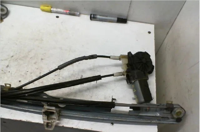 Mecanisme  moteur lève-glace avant droit RENAULT MEGANE II Phase 1 09-2003--12-2005 occasion