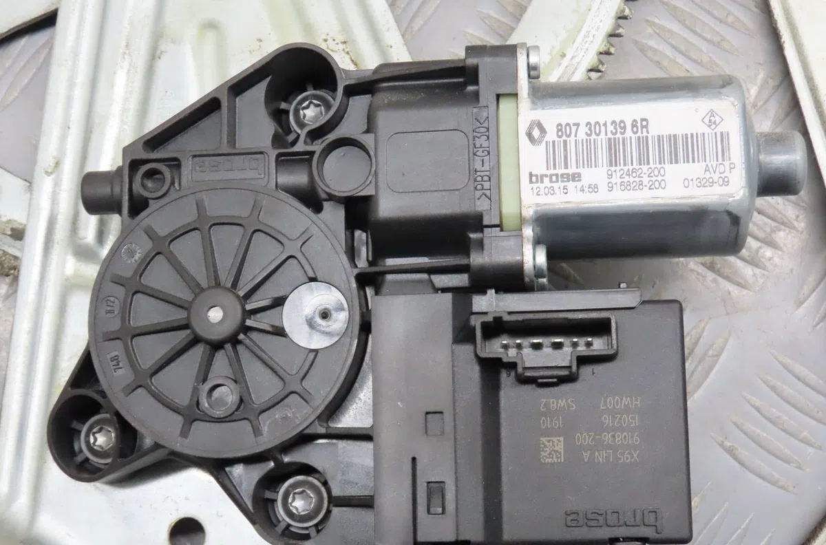 Mecanisme  moteur lève-glace avant droit Renault MEGANE III 3-5 portes (BZ0-1_, B3_) 1.2 tce (bz16, bz28) (2013) occasio