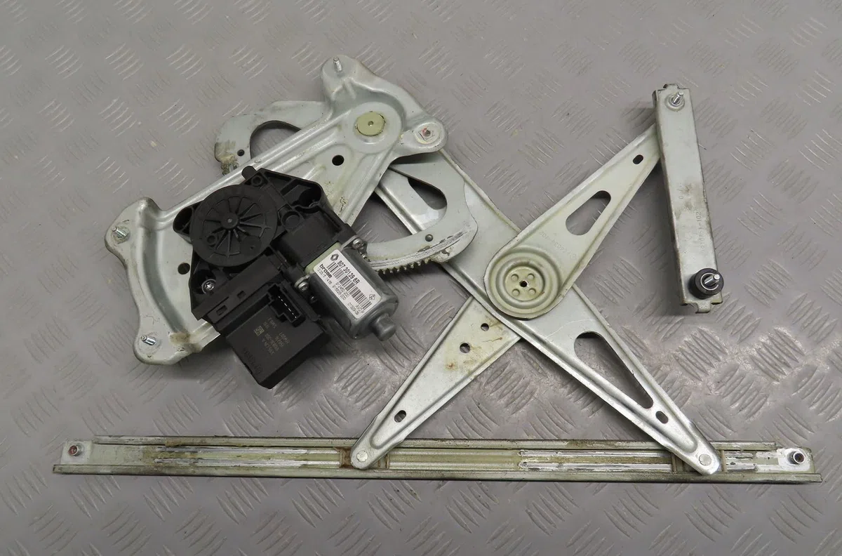 Mecanisme  moteur lève-glace avant droit Renault MEGANE III 3-5 portes (BZ0-1_, B3_) 1.2 tce (bz16, bz28) (2013) occasio