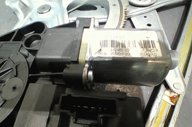 Mecanisme  moteur lève-glace avant droit Renault MEGANE III 3-5 portes (BZ0-1_, B3_) 1.5 dci (bz0c) (2008-2015) 5 portes