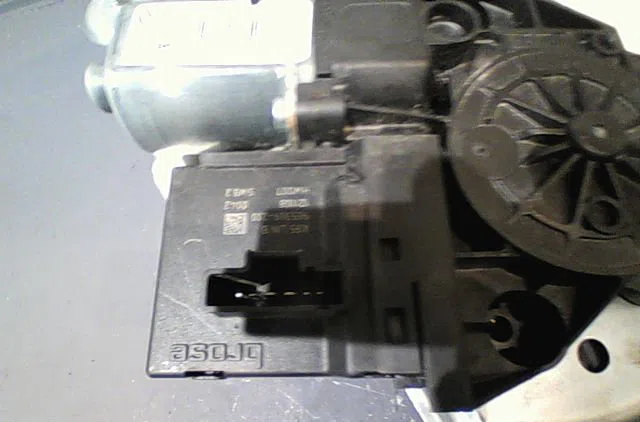 Mecanisme  moteur lève-glace avant droit Renault MEGANE III Coupé (DZ0-1_) 1.6 dci (dz00, dz12, dz2a, dz13) (2011-2015) 