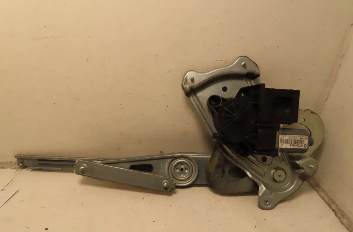 Mecanisme  moteur lève-glace avant droit Renault MEGANE III Coupé (DZ0-1_) 1.9 dci (dz0n, dz0j, dz1j, dz1k) (2008-2015) 
