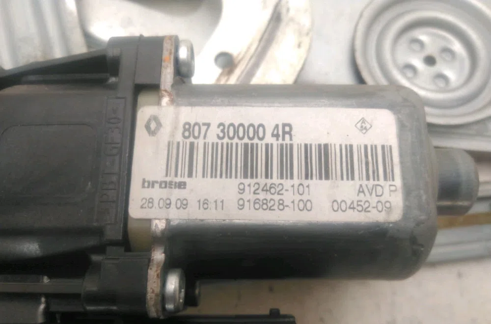 Mecanisme  moteur lève-glace avant droit Renault MEGANE III Grandtour (KZ0-1) 1.5 dci (kz0c, kz1a) (2009) occasion