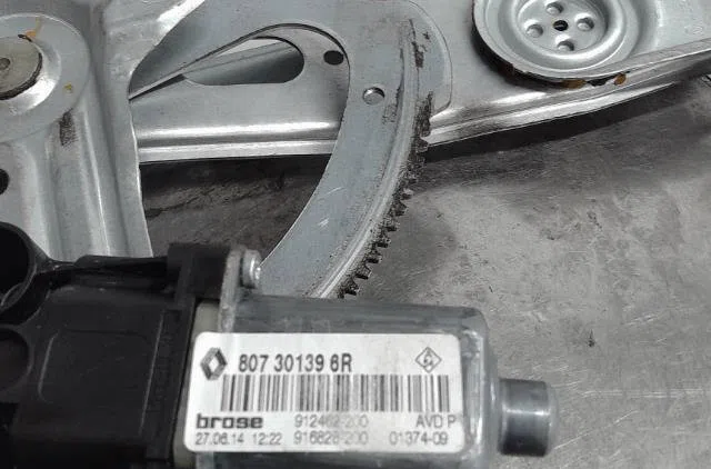 Mecanisme  moteur lève-glace avant droit Renault MEGANE III Grandtour (KZ0-1) 1.6 dci (kz00, kz12, kz13) (2011) occasion