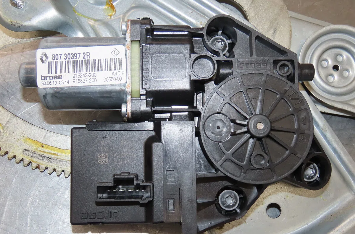 Mecanisme  moteur lève-glace avant droit RENAULT MEGANE III occasion