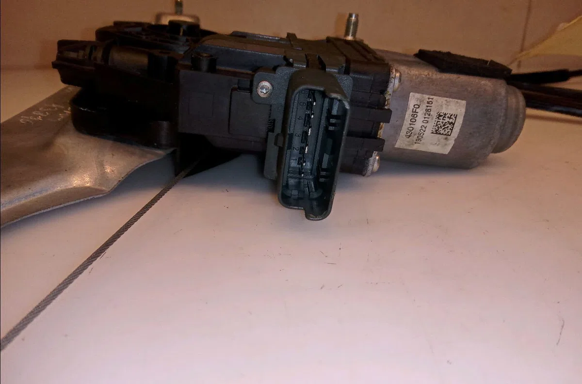 Mecanisme  moteur lève-glace avant droit Renault MEGANE IV 3-5 portes (B9A-M-N_) 1.5 blue dci 115 (b9a6) (2018) occasion