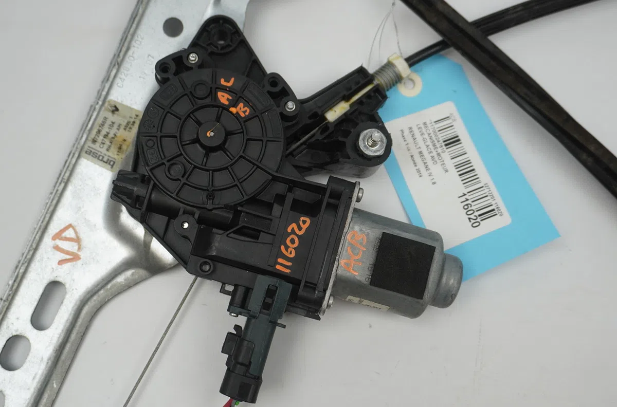 Mecanisme  moteur lève-glace avant droit Renault MEGANE IV 3-5 portes (B9A-M-N_) 1.8 rs 300 (b9m8) (2018) occasion