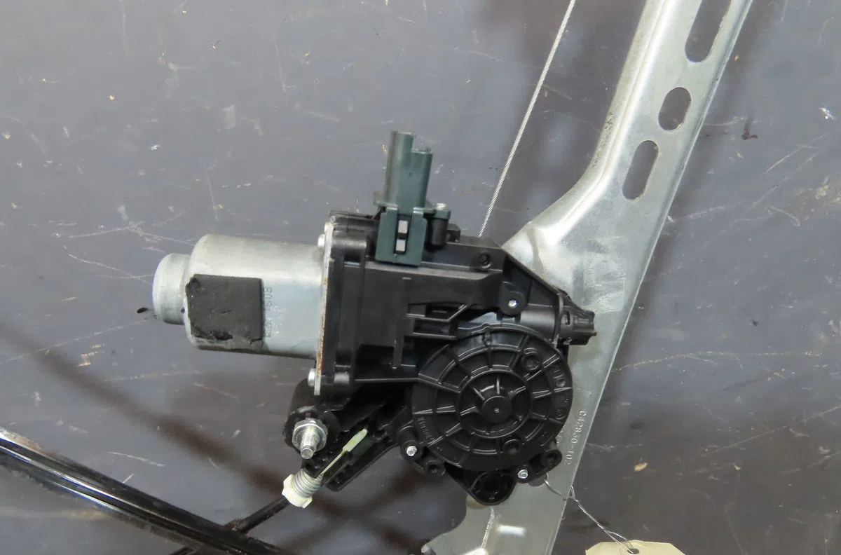 Mecanisme  moteur lève-glace avant droit Renault MEGANE IV Estate (K9A-M-N_) 1.5 blue dci 115 (k9a6) (2018) occasion