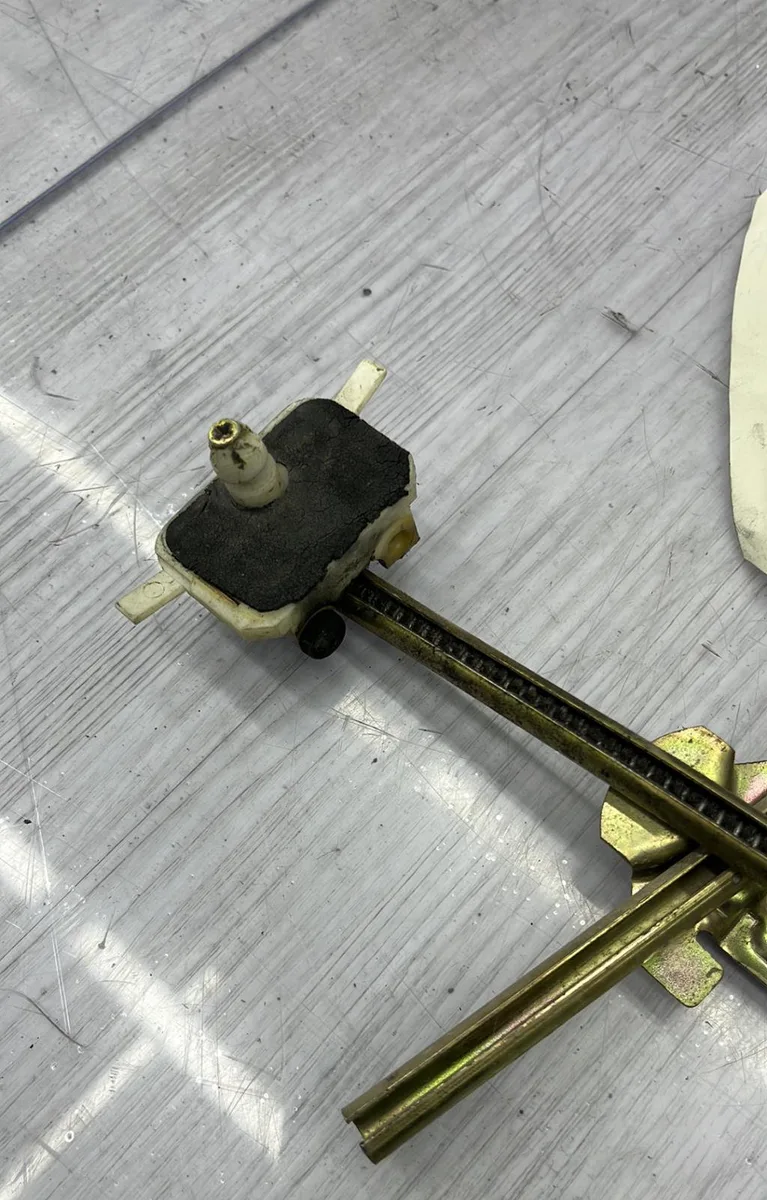 Mecanisme moteur lève-glace avant droit RENAULT R19 PHASE 1 occasion