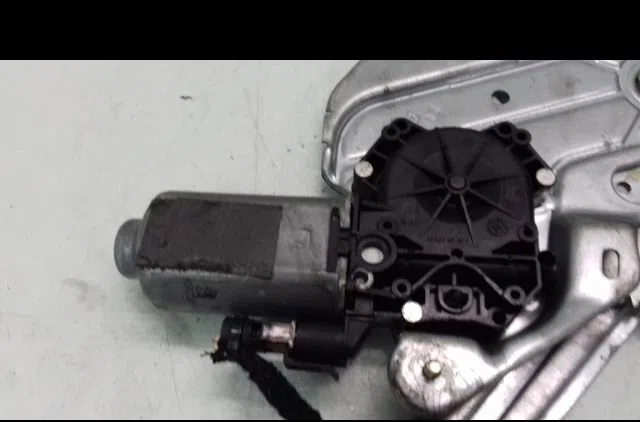 Mecanisme  moteur lève-glace avant droit Renault SAFRANE II (B54_) 2.0 16v (b54l) (1996-2000) occasion