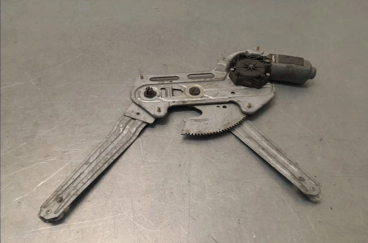Mecanisme  moteur lève-glace avant droit RENAULT SAFRANE occasion