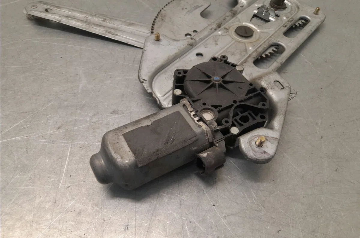 Mecanisme  moteur lève-glace avant droit RENAULT SAFRANE occasion
