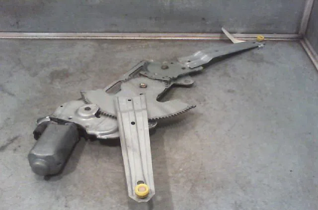 Mecanisme  moteur lève-glace avant droit RENAULT SAFRANE Phase 1 04-1992--09-1996 occasion