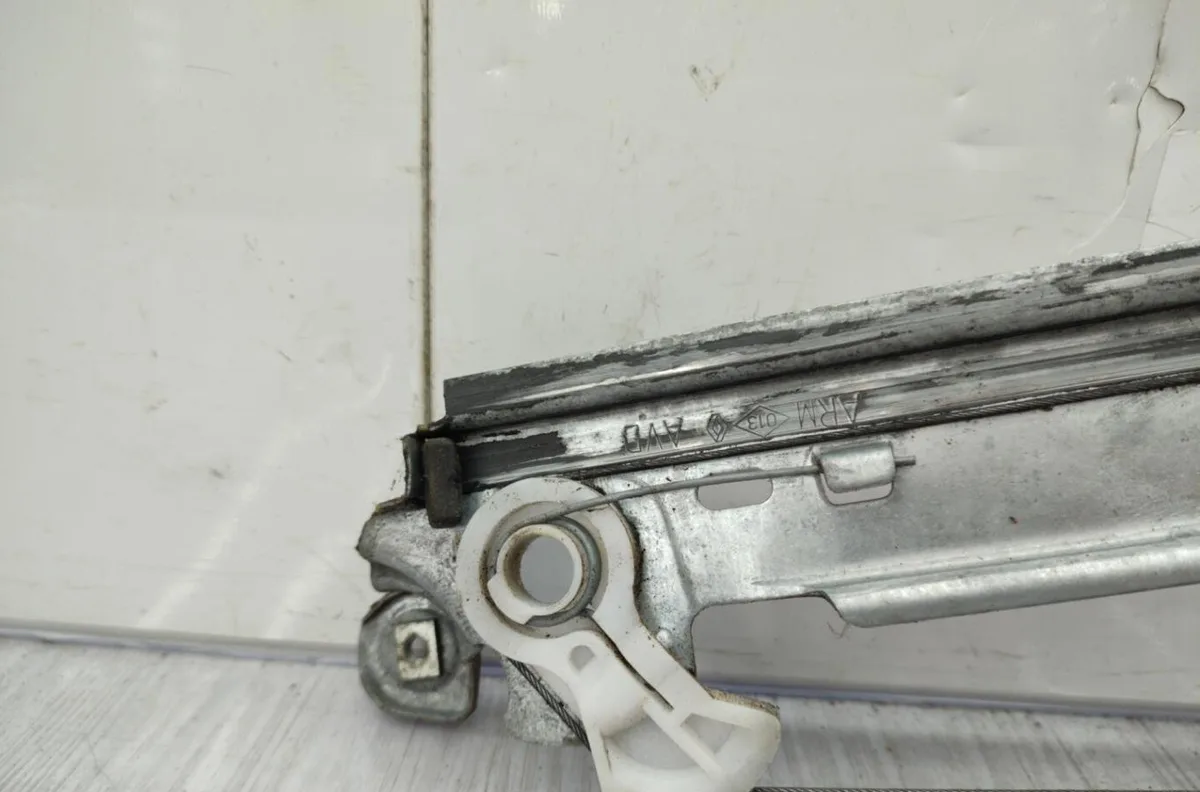 Mecanisme moteur lève-glace avant droit RENAULT SCENIC 2 PHASE 2 occasion