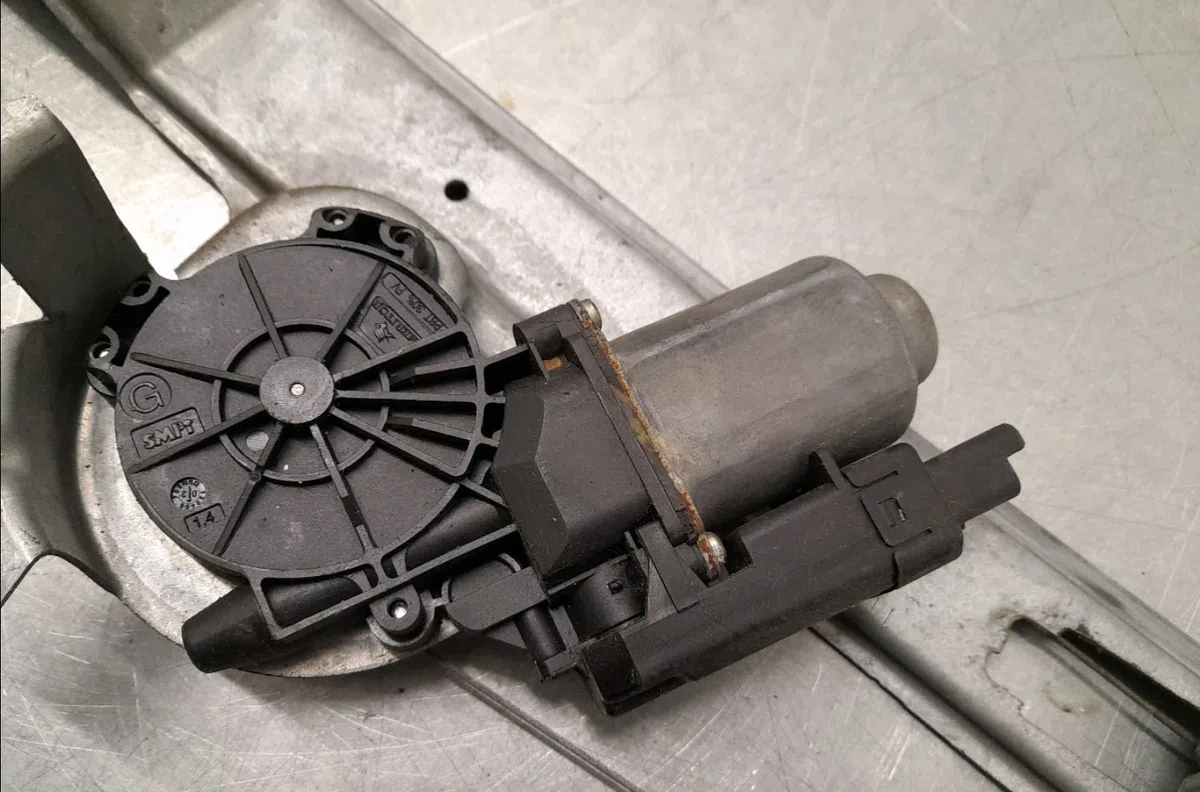 Mecanisme  moteur lève-glace avant droit Renault SCÉNIC II (JM0-1_) 1.9 dci (jm0g, jm12, jm1g, jm2c) (2003-2006) occasio