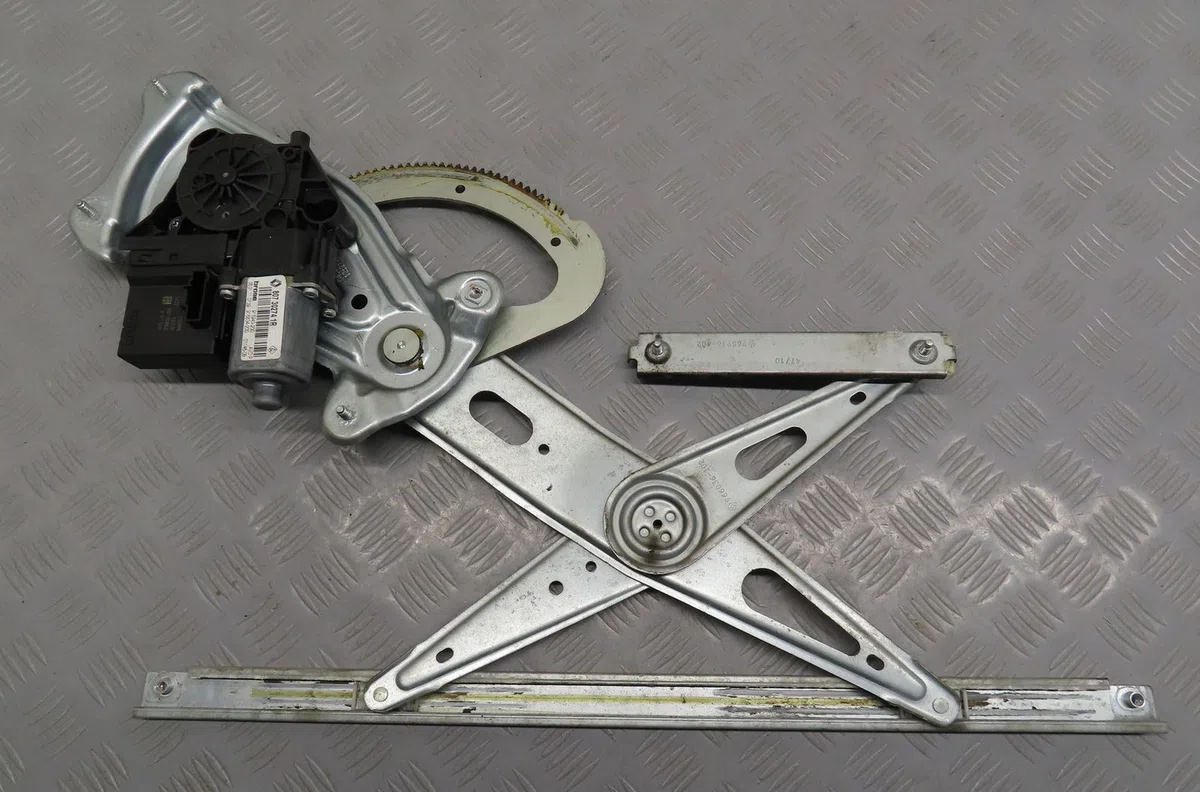 Mecanisme  moteur lève-glace avant droit Renault SCÉNIC III (JZ0-1_) 1.5 dci (jz02, jz0r) (2010) occasion