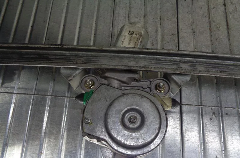 Mecanisme moteur lève-glace avant droit RENAULT TRAFIC 2 PHASE 1 occasion